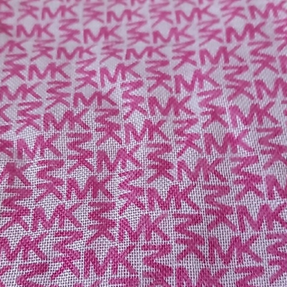💗💜Authentic Michael Kors scarves in Fushia plum - Picture 2 of 5